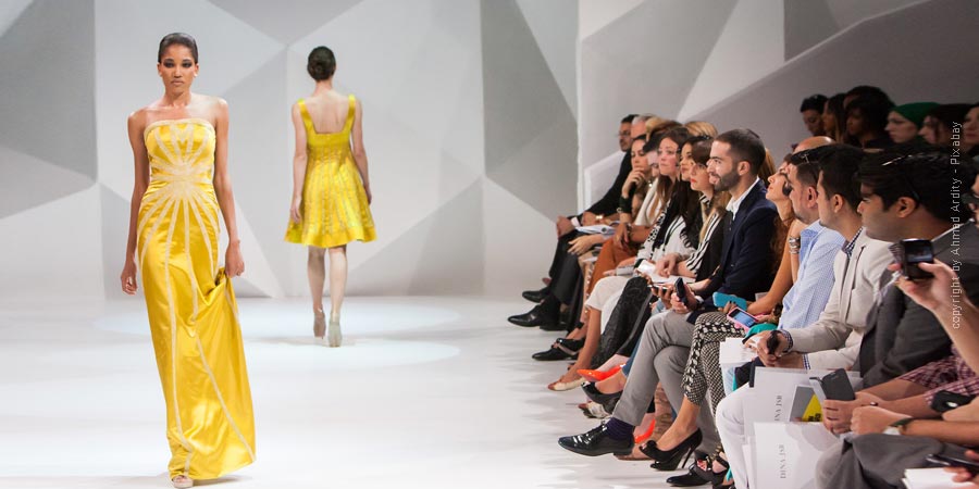 fashion-show-model-catwalk-chanel-prada-gucci-dior-model-fashion-week