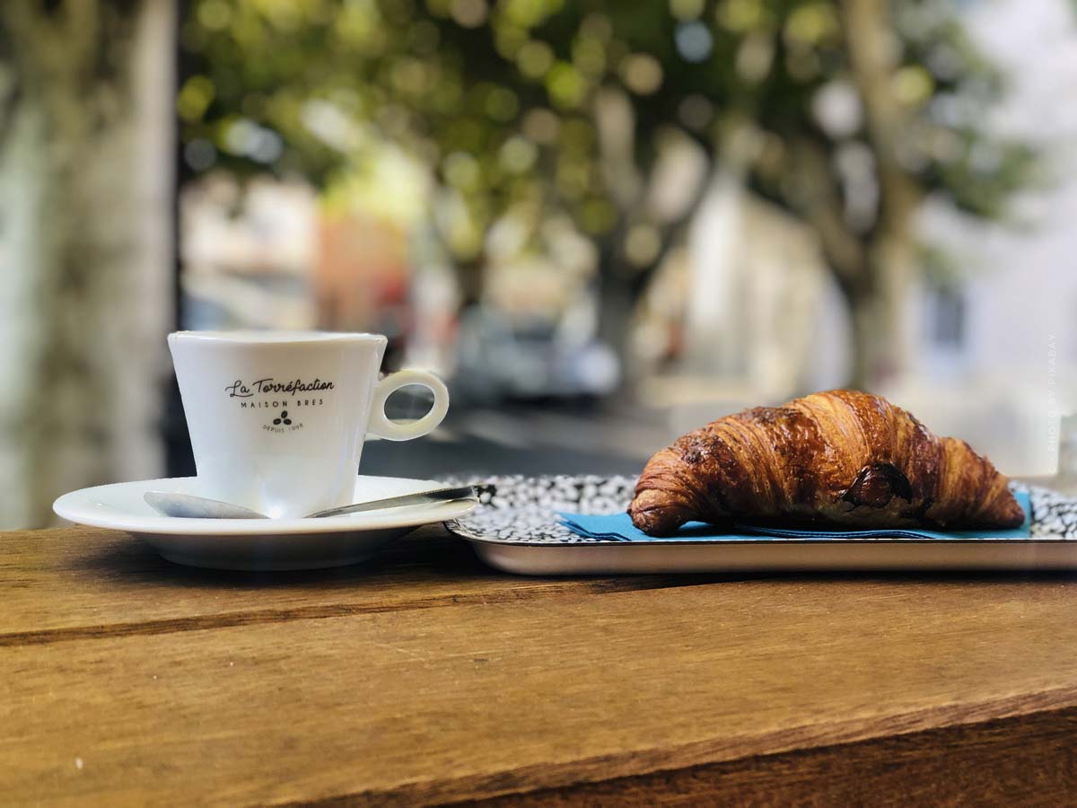 croissant-frühstück-café-kaffee-brötchen-brunchen-paris