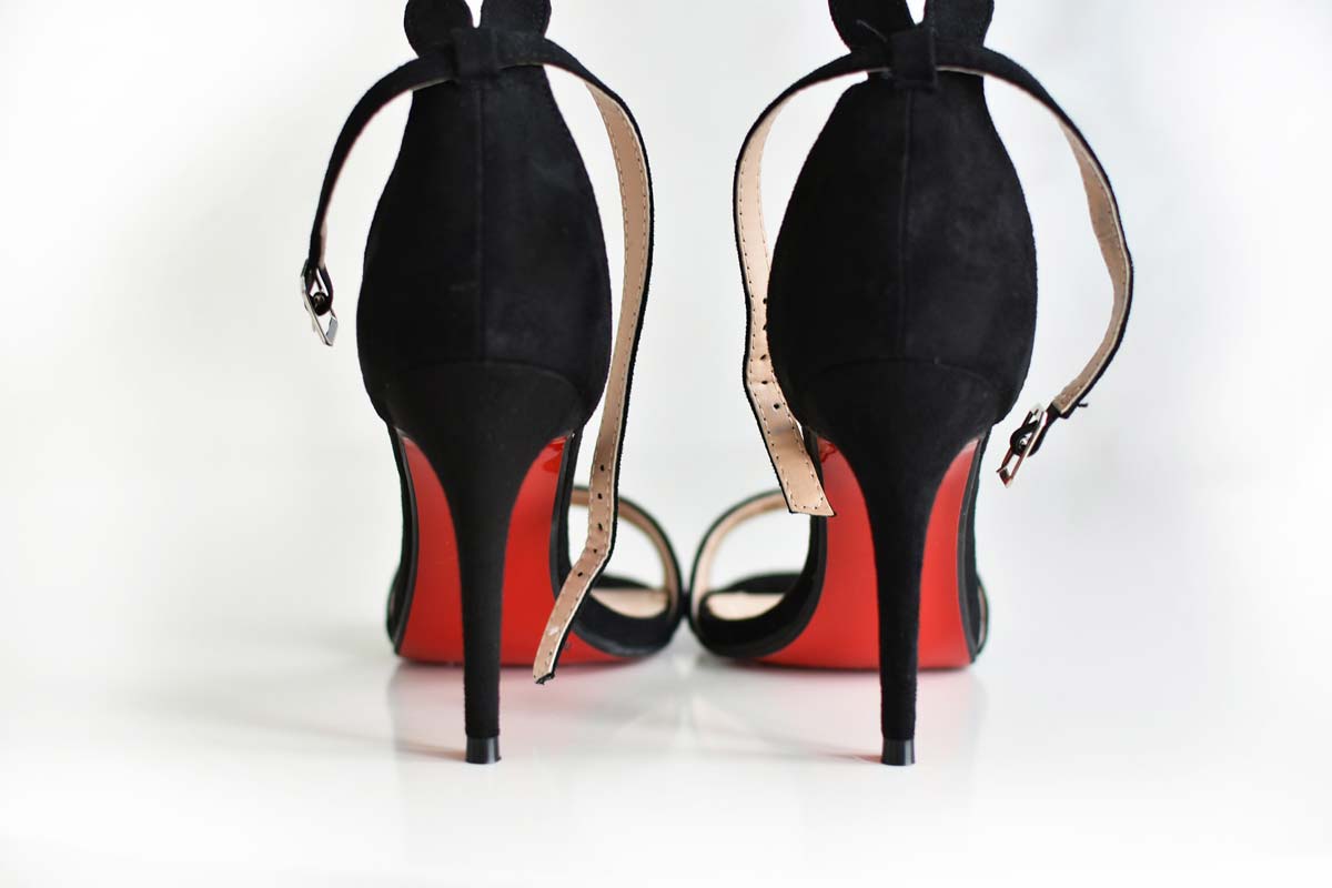 Manolo blahnik hot sale red sole