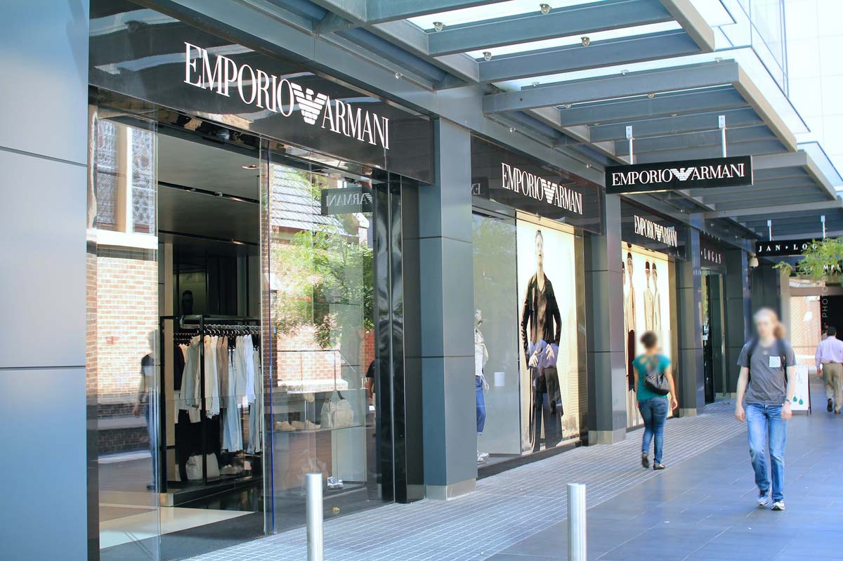 armani-shoppen-luxus-einkaufzentrum-einkaufen