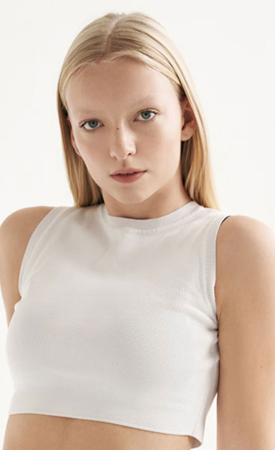 Linda Mohnke<br /><span class="model-data-overview">EU 178cm | US 5′ 10”</span>