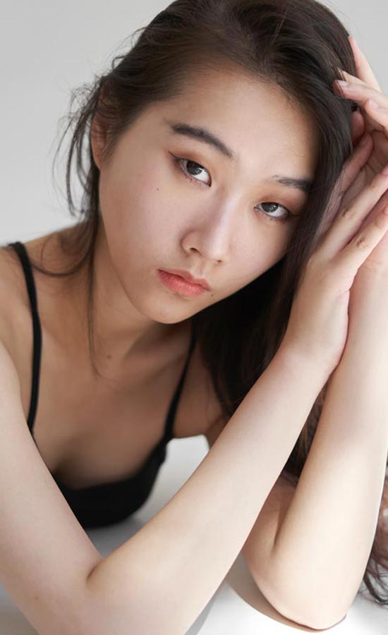 Duanyige Wang<br /><span class="model-data-overview">EU 174cm | US 5′ 8”</span>